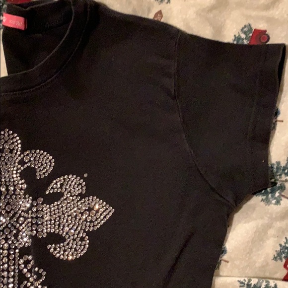 Cap Sleeved gem-encrusted black tee - Picture 3 of 3